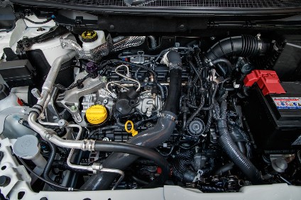 Nissan re-engines rather than renews the Qashqai - Just Auto