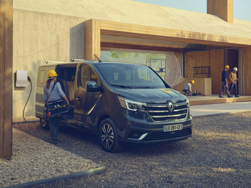 Renault Trafic goes electric - Just Auto